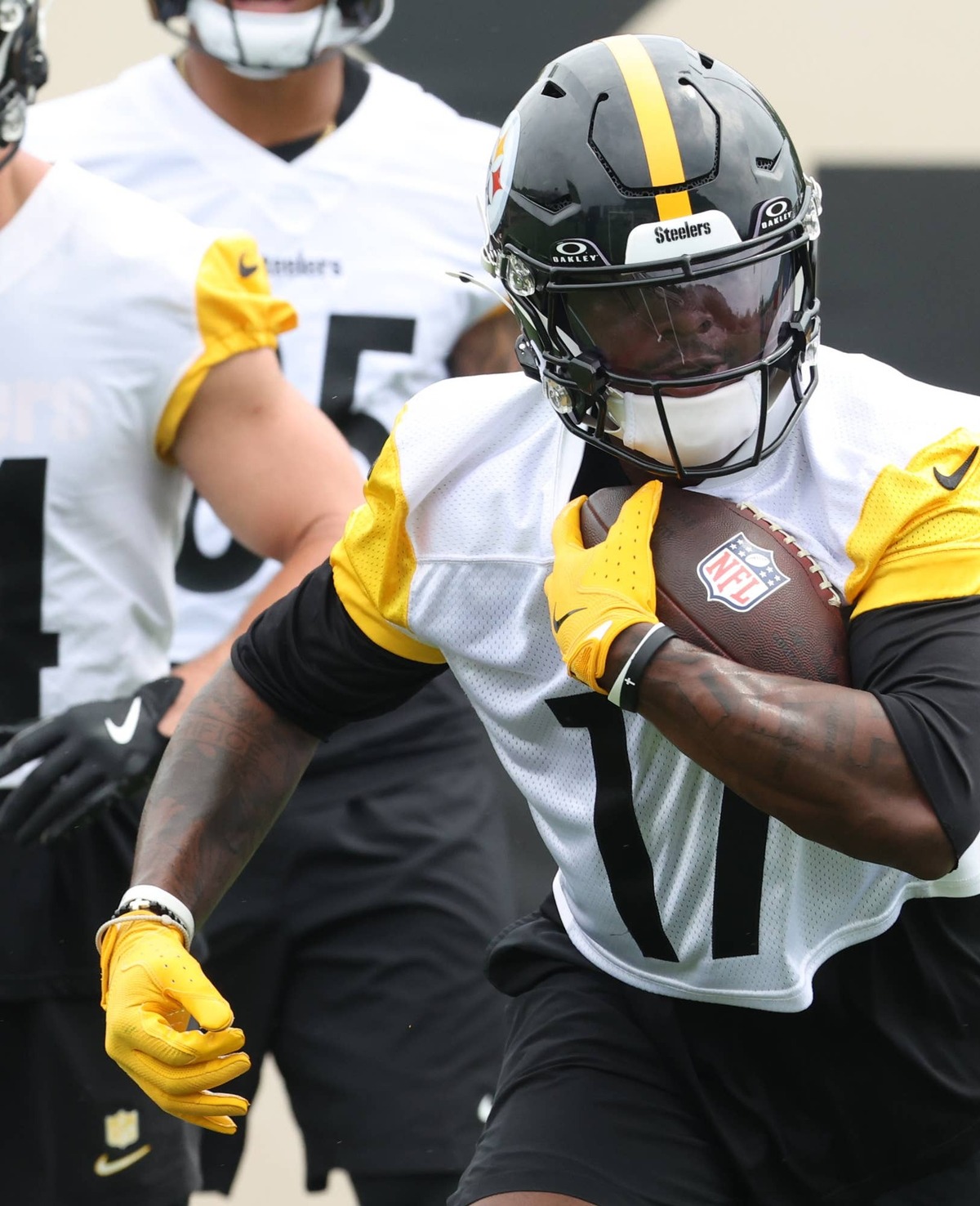  Jun 9, 2026; Pittsburgh, PA, USA; Pittsburgh Steelers wide receiver Germie Bernard (17) participates in drills during Minicamp at UPMC Rooney Sports Complex. Mandatory Credit: Charles LeClaire-Imagn Images