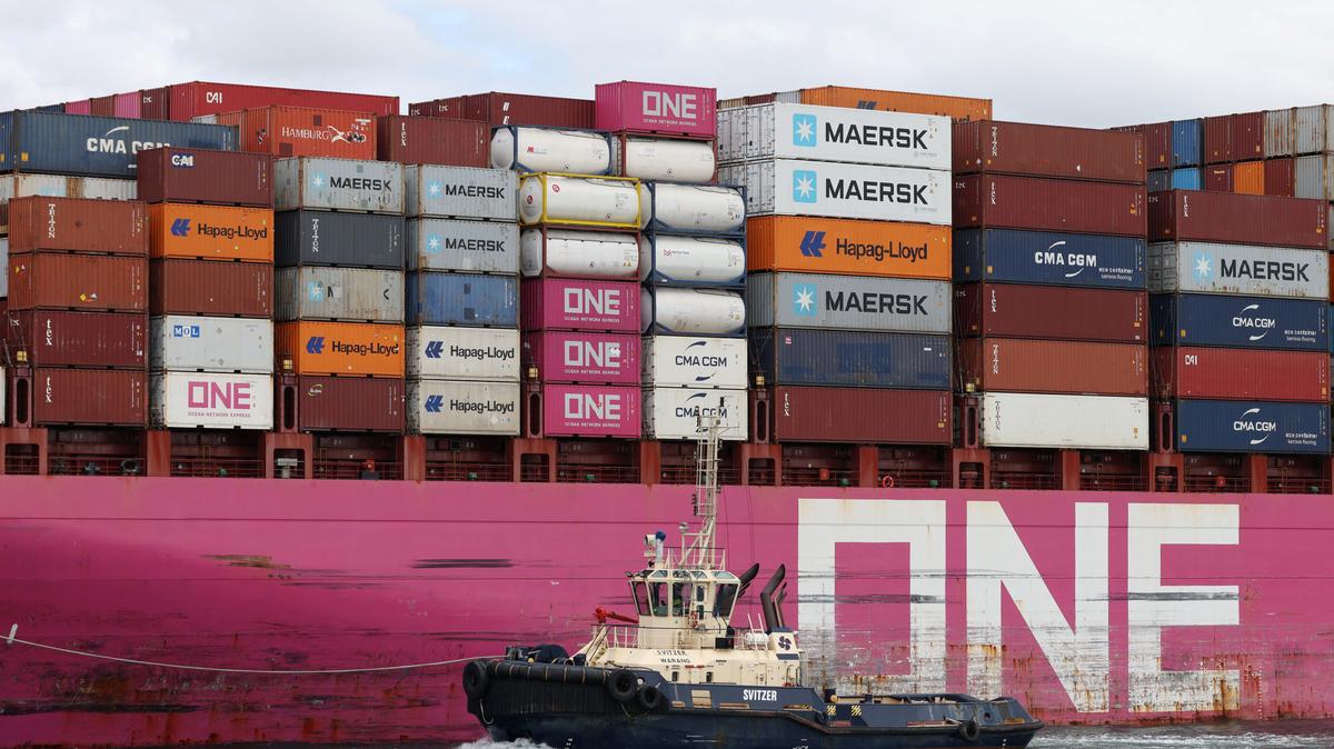 A tugboat escorts the container ship "One Cosmos" as it leaves Port Botany in Sydney, Australia, April 22, 2026. REUTERS/Hollie Adams