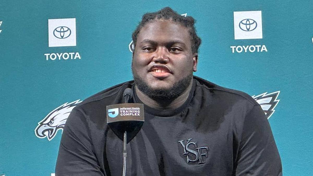  Eagles rookie OG Micah Morris speaks to reporters on April 30, 226. | John McMullen/Eagles On SI 