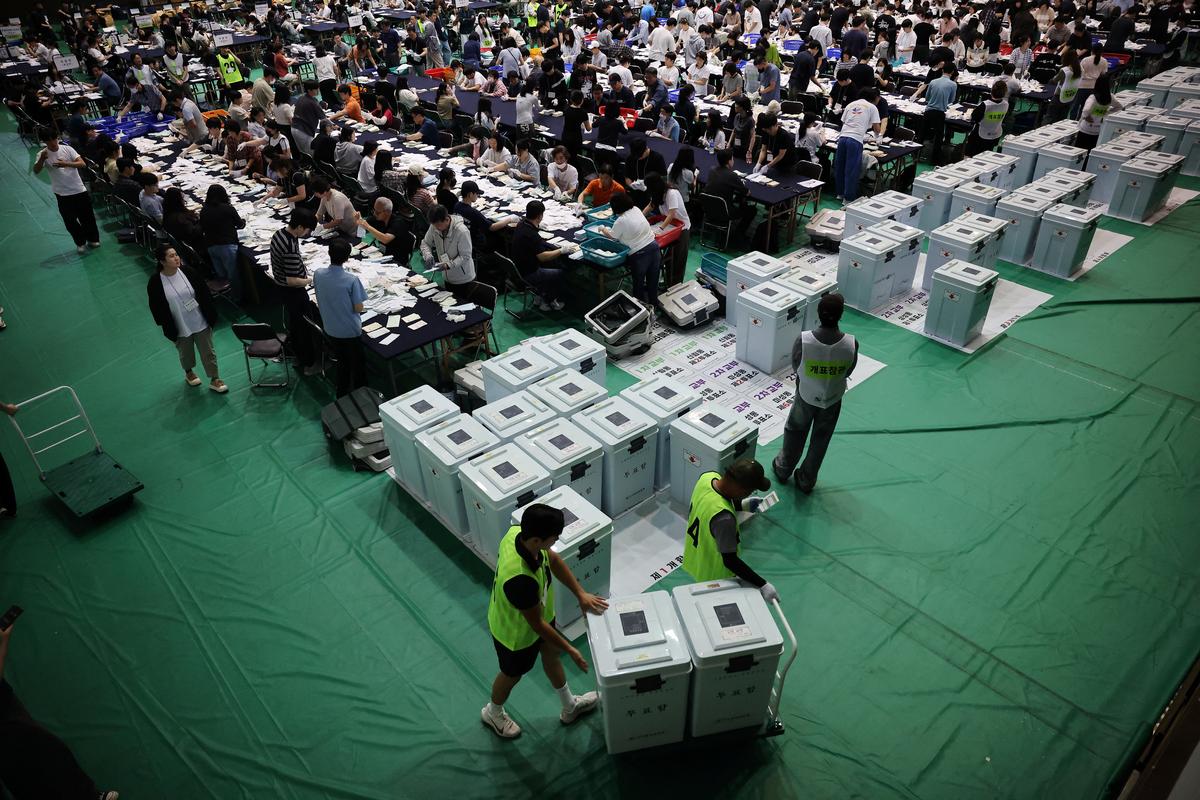 Election officials carrying the ballots for local elections arrive at a counting center in Seoul, South Korea, June 3, 2026.     REUTERS/Kim Hong-Ji