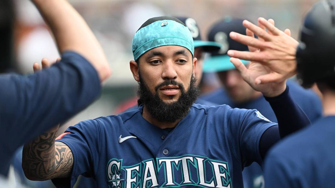 Mariners Infielder Exits Game After Being Hit By Pitch 