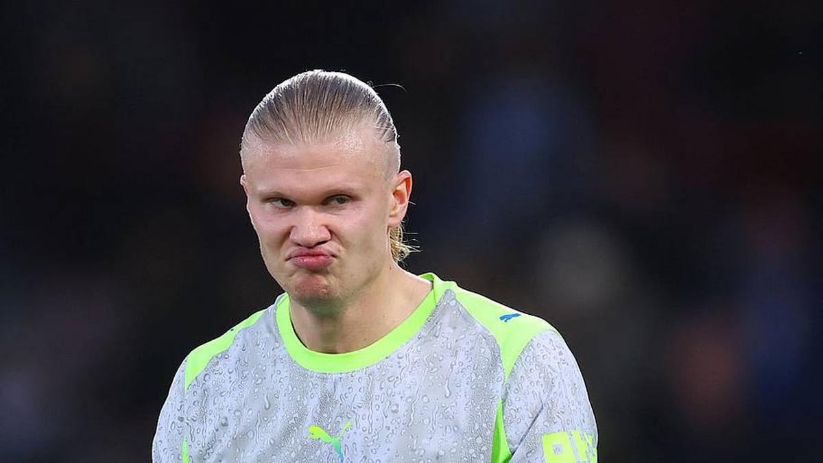  Erling Haaland was not impressed with his team on Tuesday. | Catherine Ivill/AMA/Getty Images 