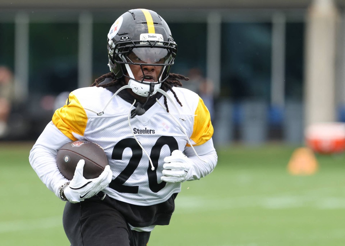  Jun 9, 2026; Pittsburgh, PA, USA; Pittsburgh Steelers running back Kaleb Johnson (20) participates in drills during Minicamp at UPMC Rooney Sports Complex. Mandatory Credit: Charles LeClaire-Imagn Images