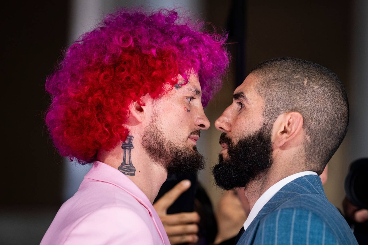  (L-R) Sean O'Malley and Aiemann Zahabi face off during a press conference at the Lincoln Memorial Al Drago/Getty Images