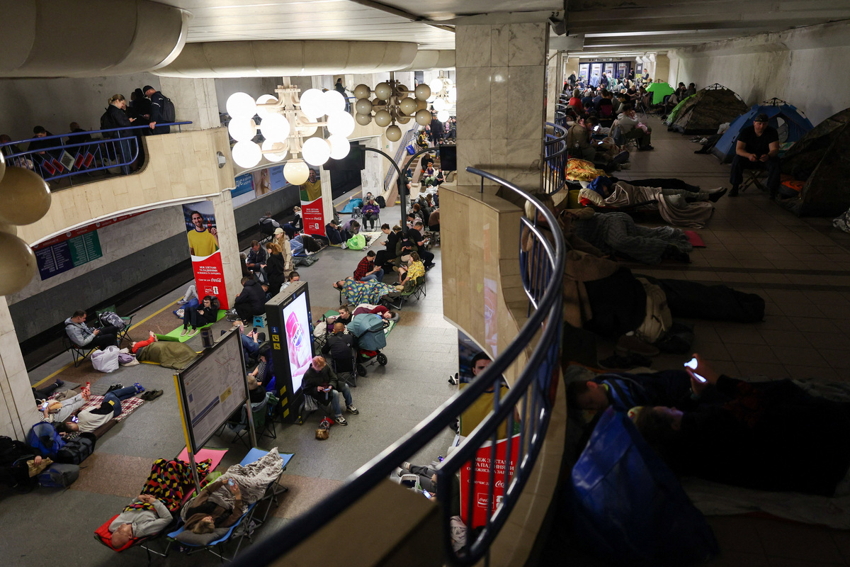 Residents take shelter inside a metro station during Russian missile and drone strikes, amid Russia's attack on Ukraine, in Kyiv, Ukraine June 15, 2026. REUTERS/Alina Smutko