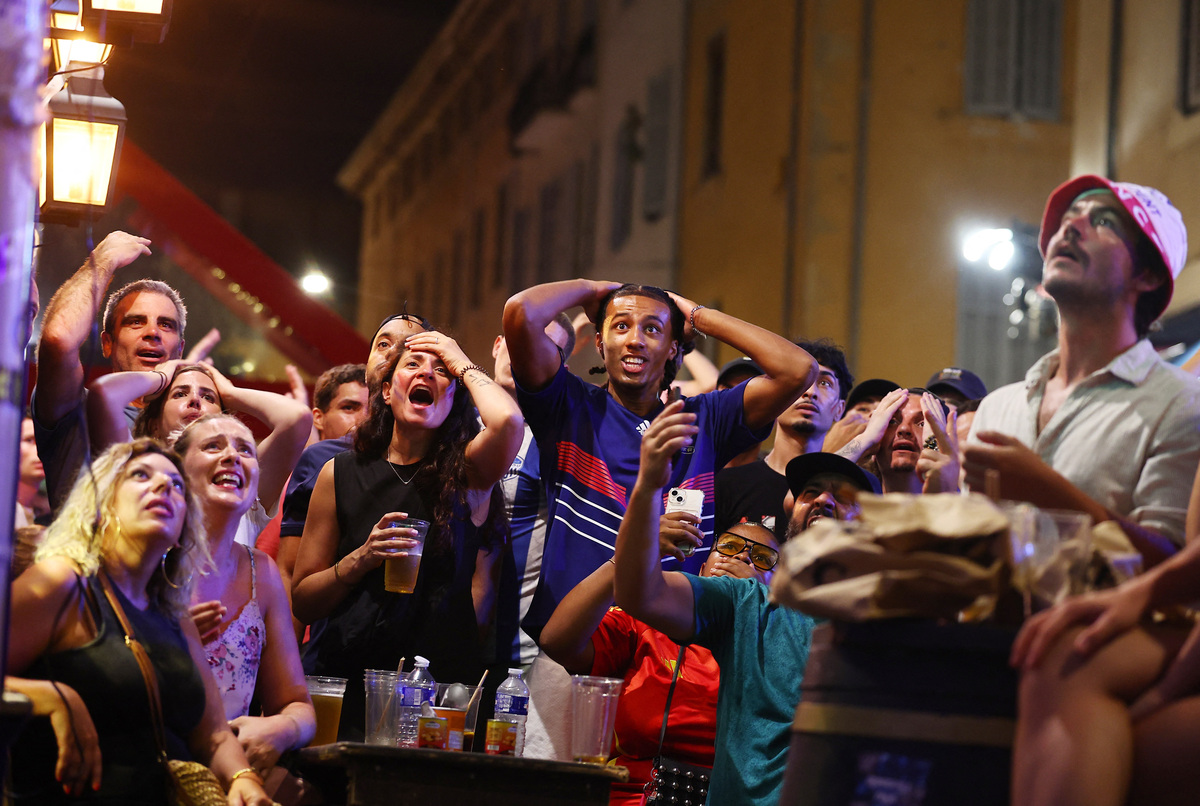 Soccer Football - FIFA World Cup 2026 - Semi Final - France v Spain - Fans gather in Marseille - Marseille, France - July 14, 2026 France fans react during the match in the Old Port of Marseille REUTERS/Manon Cruz