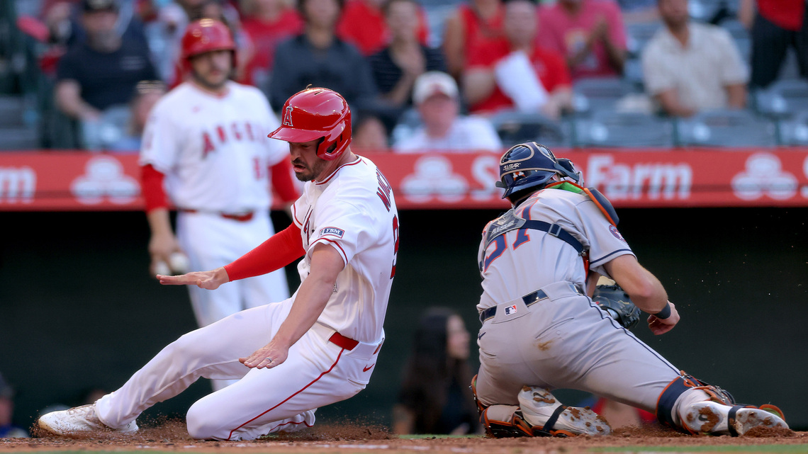 Angels blow lead and lose to Astros in 10 innings 