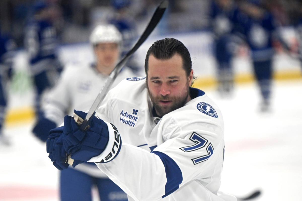  Tampa Bay Lightning defenseman Victor Hedman (77) warms up before at Scotiabank Arena. Dan Hamilton-Imagn Images