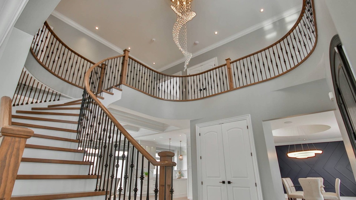 DIYer Shows Off Clever Non-Permanent Fall DIY That Transforms Your Staircase 