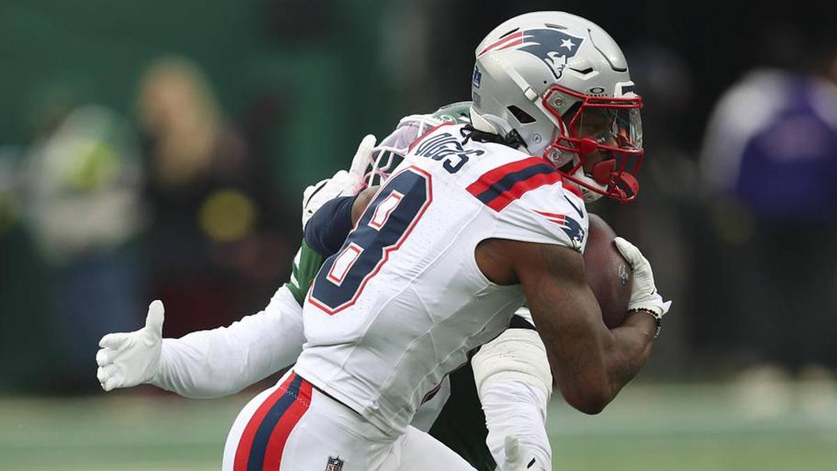  Dec 28, 2025; East Rutherford, New Jersey, USA; New England Patriots wide receiver Stefon Diggs (8) makes a reception as New York Jets safety Malachi Moore (27) tackles during the second quarter of the game at MetLife Stadium. Mandatory Credit: Vincent Carchietta-Imagn Images | Vincent Carchietta-Imagn Images 