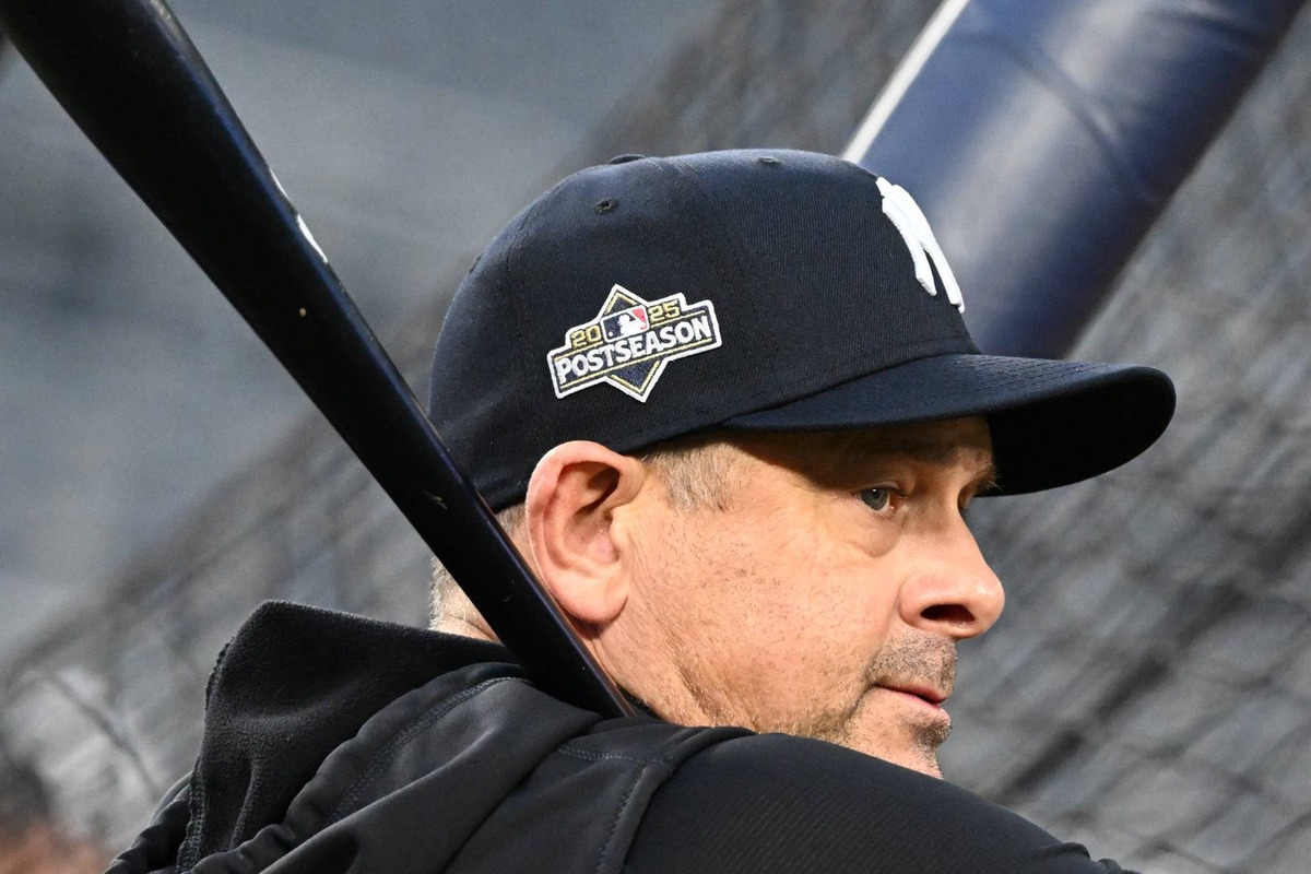  New York Yankees manager Aaron Boone (17) watches his players during workouts at Rogers Centre. 