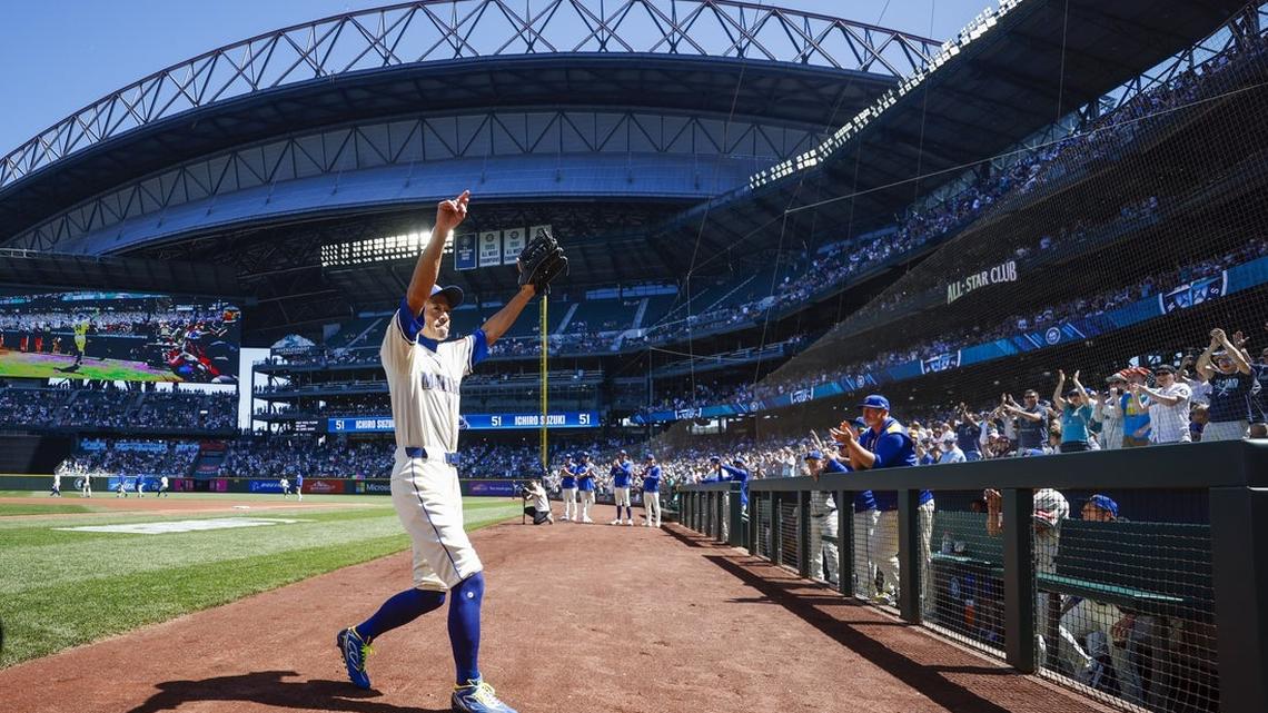 Breaking bat: Mariners break Ichiro statue during reveal 