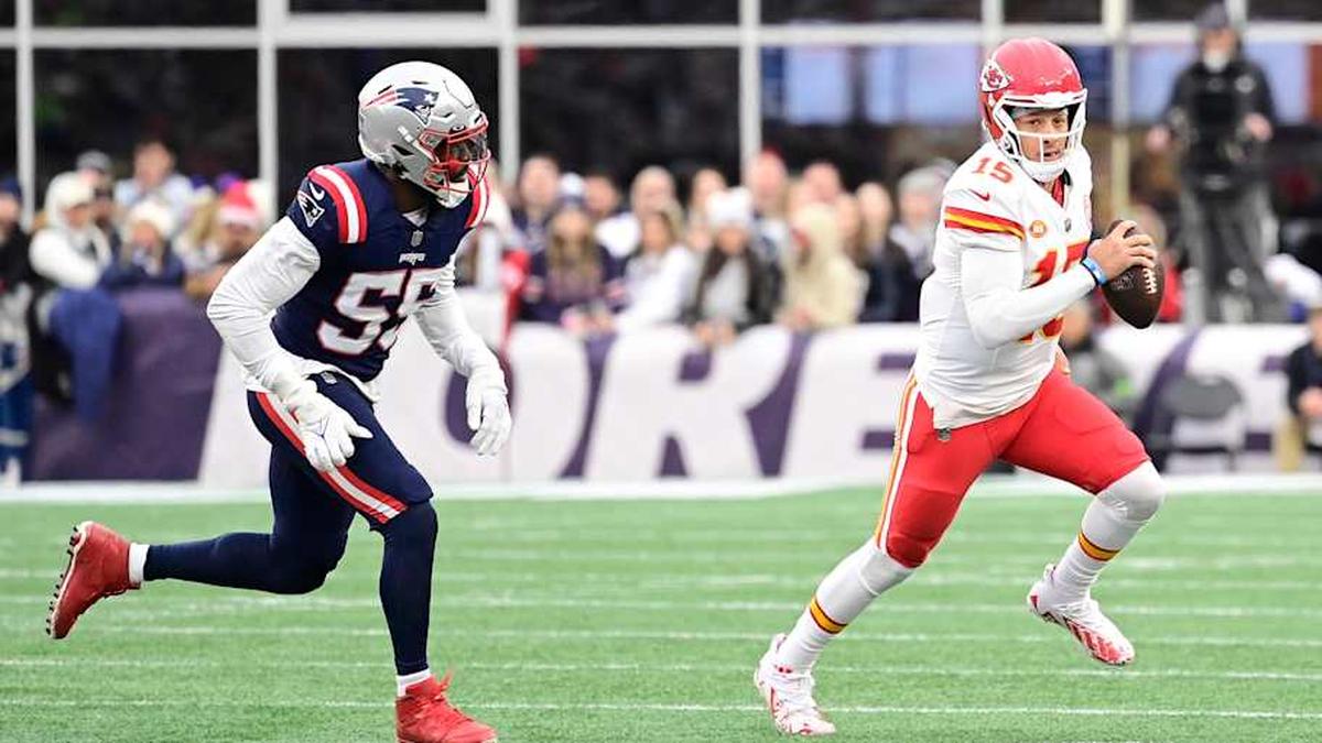 Dec 17, 2023; Foxborough, Massachusetts, USA; Kansas City Chiefs quarterback Patrick Mahomes (15) scrambles as New England Patriots linebacker Josh Uche (55) chases him during the second half at Gillette Stadium. Mandatory Credit: Eric Canha-Imagn Images | Eric Canha-Imagn Images 