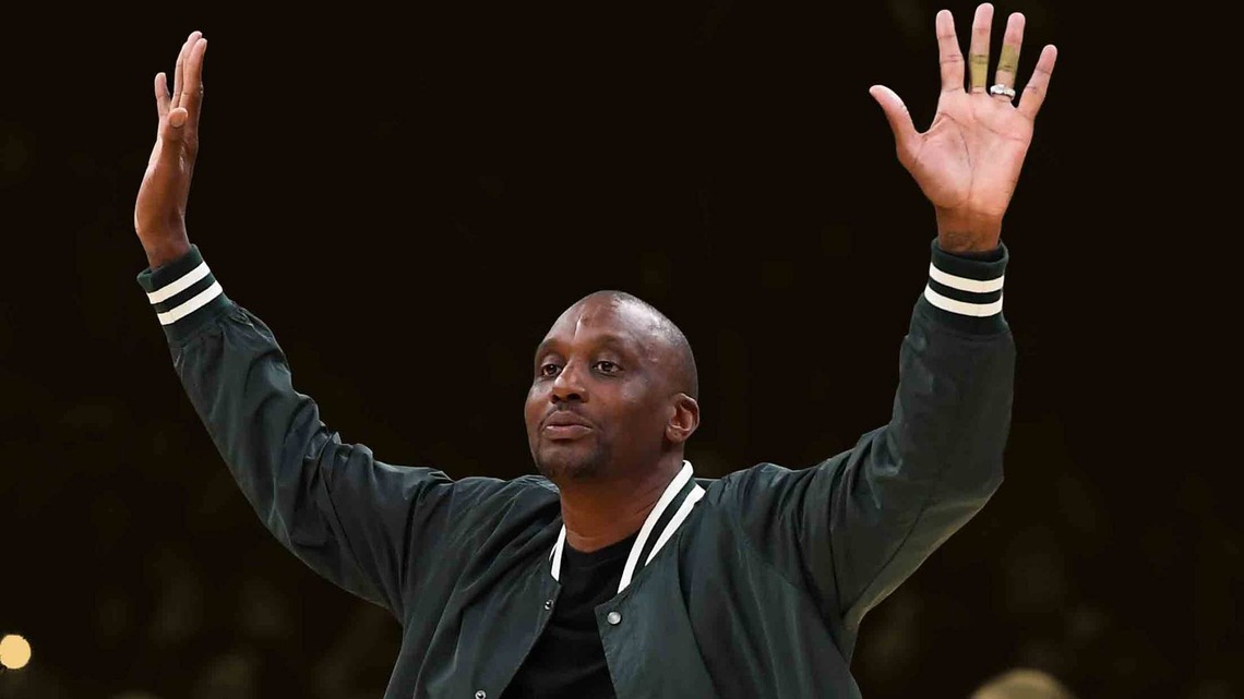 "You want it now at 10 o'clock or do you want it at 7 o'clock?" – Dee Brown recalled epic Larry Bird and Kevin McHale practice trash talk left him stunned 