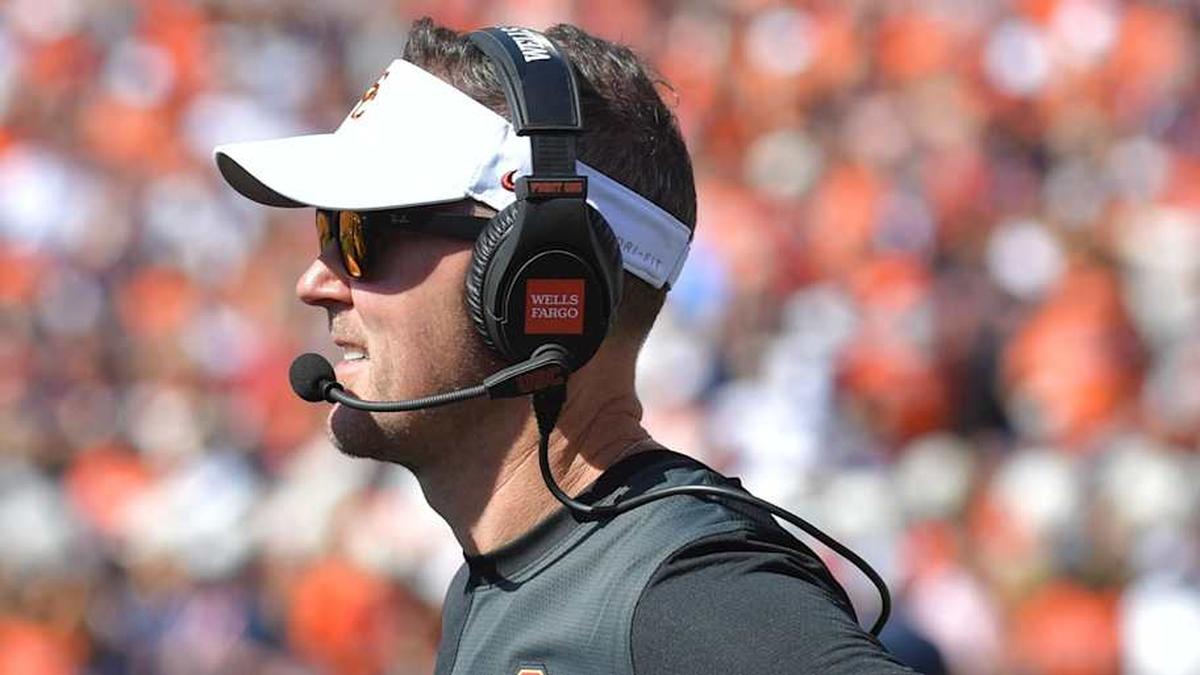  Sep 27, 2025; Champaign, Illinois, USA; Southern California Trojans head coach Lincoln Riley on the sidelines during the first half against the Illinois Fighting Illini at Memorial Stadium. Mandatory Credit: Ron Johnson-Imagn Images | Ron Johnson-Imagn Images 