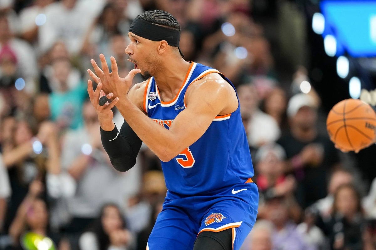  New York Knicks guard Josh Hart (3) reacts to a call during the fourth quarter against the San Antonio Spurs. 