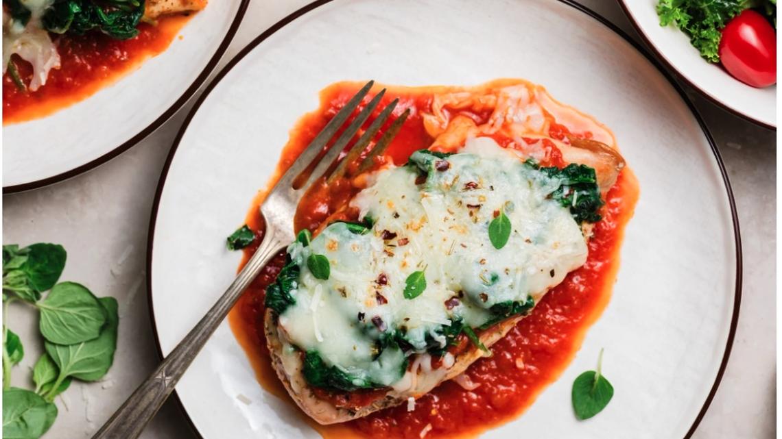 Joy Bauer’s chicken spinach parmesan recipe is ready in 20 minutes