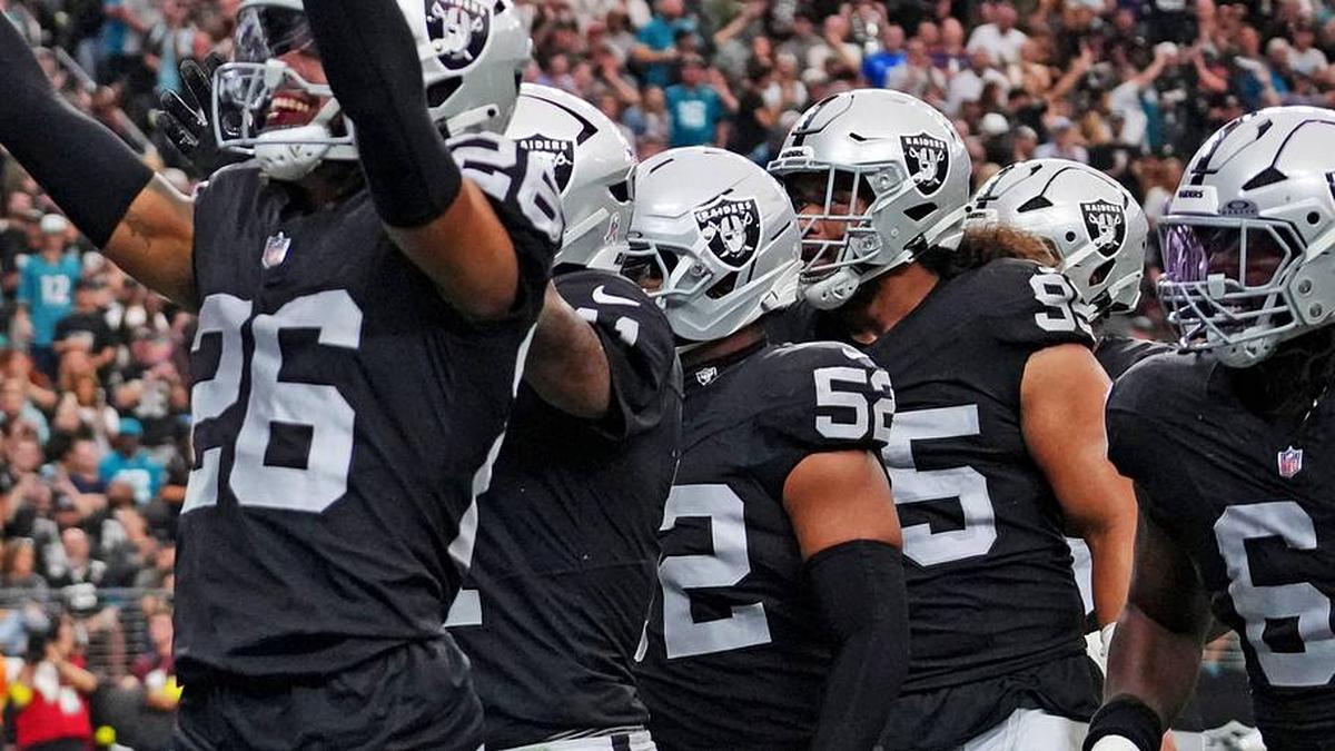  Nov 2, 2025; Paradise, Nevada, USA; Las Vegas Raiders safety Isaiah Pola-Mao (20) reacts after a play during the first half against the Jacksonville Jaguars at Allegiant Stadium. Mandatory Credit: Kirby Lee-Imagn Images | Kirby Lee-Imagn Images 