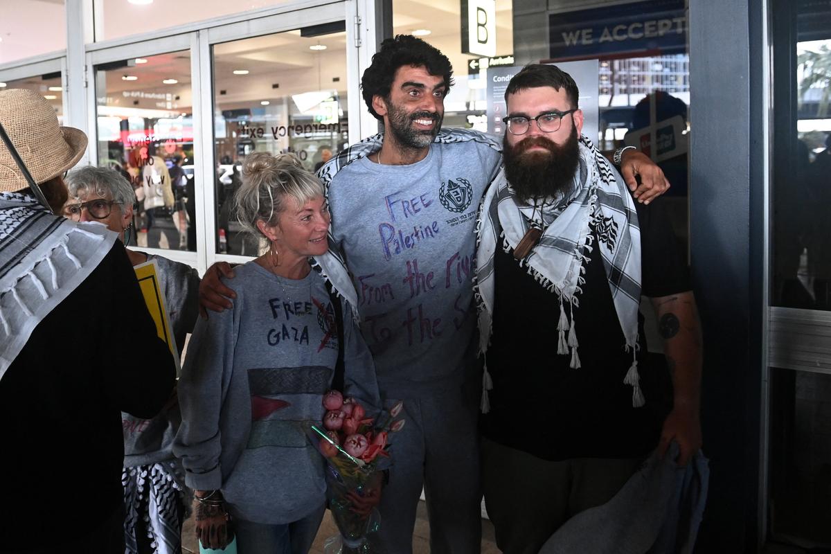 Australian members of the Gaza-bound Global Sumud Flotilla, which was intercepted by Israeli forces, arrive back at Sydney International Airport, Sydney, Australia, May 25, 2026. REUTERS/Jeremy Piper