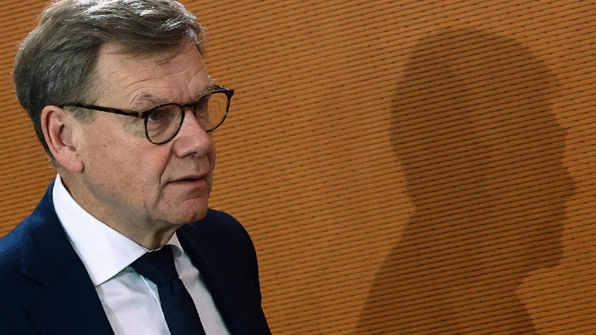 German Foreign Minister Johann Wadephul attends a cabinet meeting at the Chancellery in Berlin, Germany, May 6, 2026. REUTERS/Liesa Johannssen