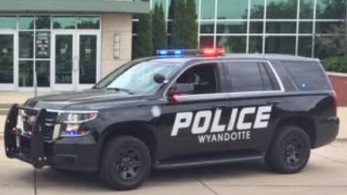 Motorcyclist dies after high-speed Wyandotte police chase | Belleville ...