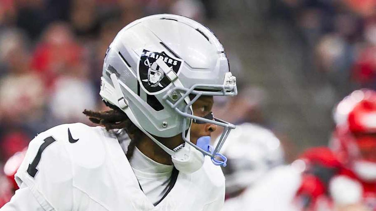  Dec 21, 2025; Houston, Texas, USA; Las Vegas Raiders wide receiver Tre Tucker (1) rushes on a sweep play against the Houston Texans during the first quarter at NRG Stadium. Mandatory Credit: Thomas Shea-Imagn Images | Thomas Shea-Imagn Images 