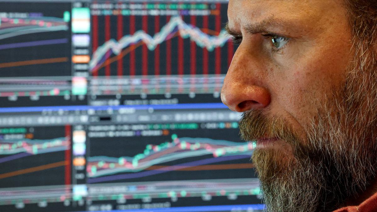 A trader works on the floor at the New York Stock Exchange (NYSE) in New York City, U.S., May 26, 2026. REUTERS/Brendan McDermid/File Photo