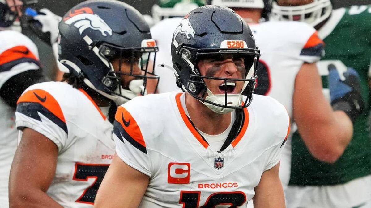 Sep 29, 2024; East Rutherford, New Jersey, USA; Denver Broncos quarterback Bo Nix (10) celebrates the win over against the New York Jets at MetLife Stadium. Mandatory Credit: Robert Deutsch-Imagn Images | USA TODAY Sports via Reuters Connect 