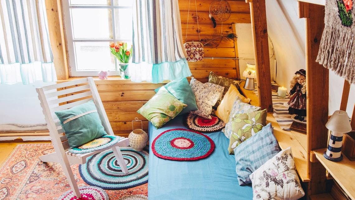 Move Over, Coastal Grandma: Home Decor Has a Chic New Auntie 