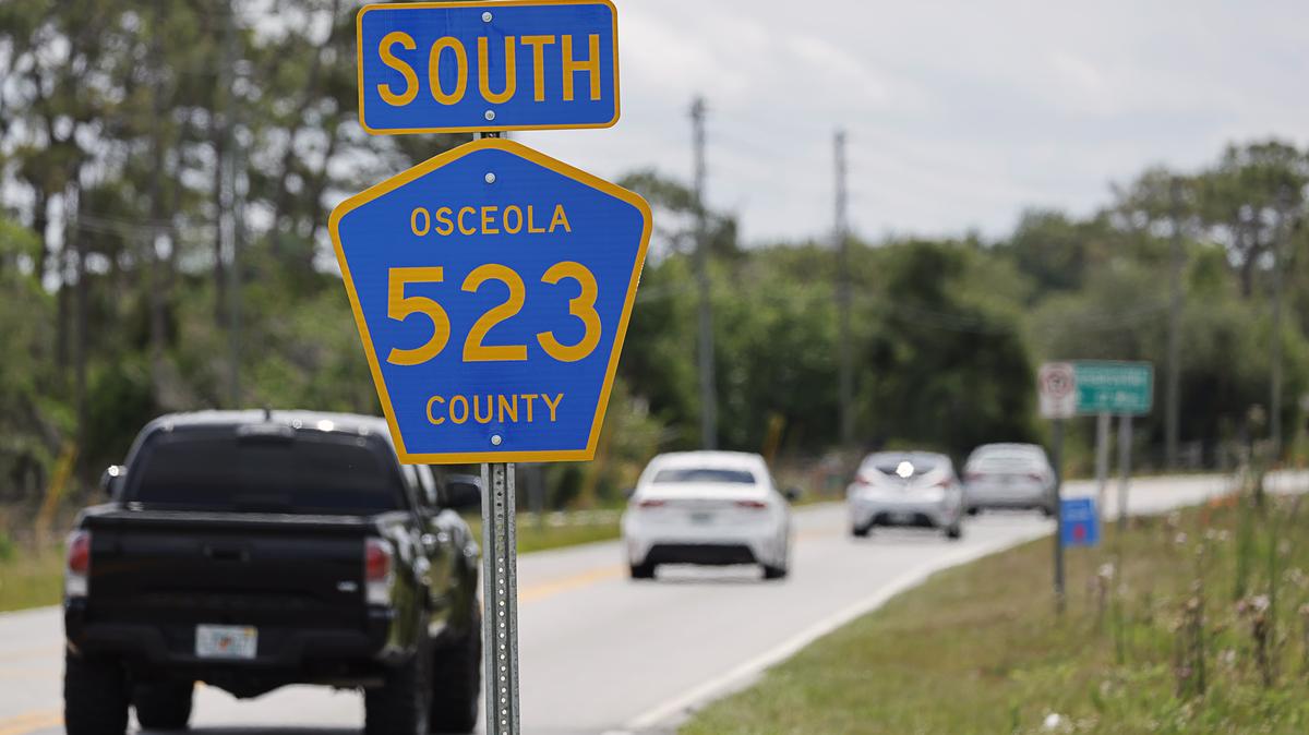 Traffic flows on Canoe Creek Road (Osceola County Road 523), near the intersection with Deer Run Road in St. Cloud, on Monday, May 4, 2026. (Ricardo Ramirez Buxeda/ Orlando Sentinel)