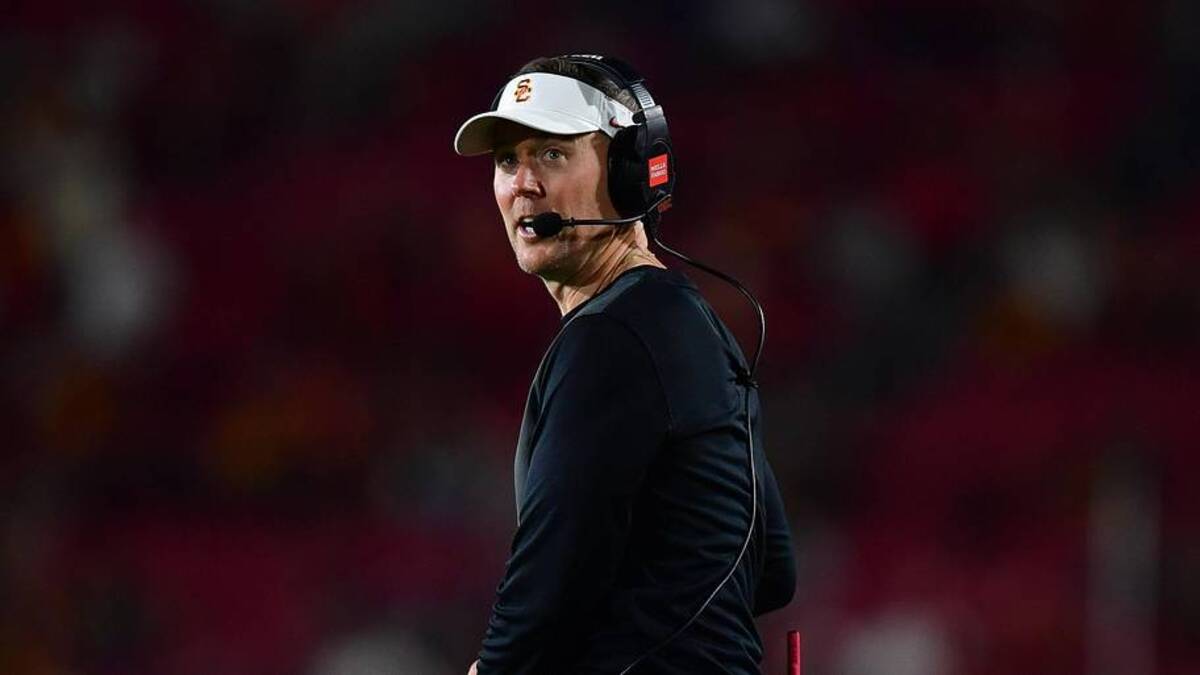  Sep 20, 2025; Los Angeles, California, USA; Southern California Trojans head coach Lincoln Riley watches game action against the Michigan State Spartans during the second half at the Los Angeles Memorial Coliseum. Mandatory Credit: Gary A. Vasquez-Imagn Images | Gary A. Vasquez-Imagn Images 