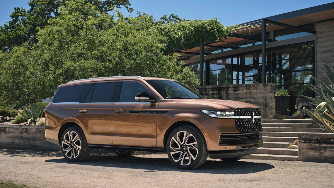 2026 Cadillac Escalade vs. Lincoln Navigator: 5 Key Differences Before Spending $100,000 