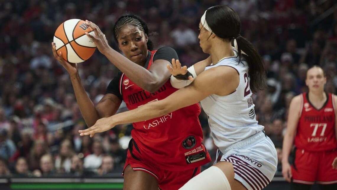 Carla Leite's double-double propels Fire to win over Tempo