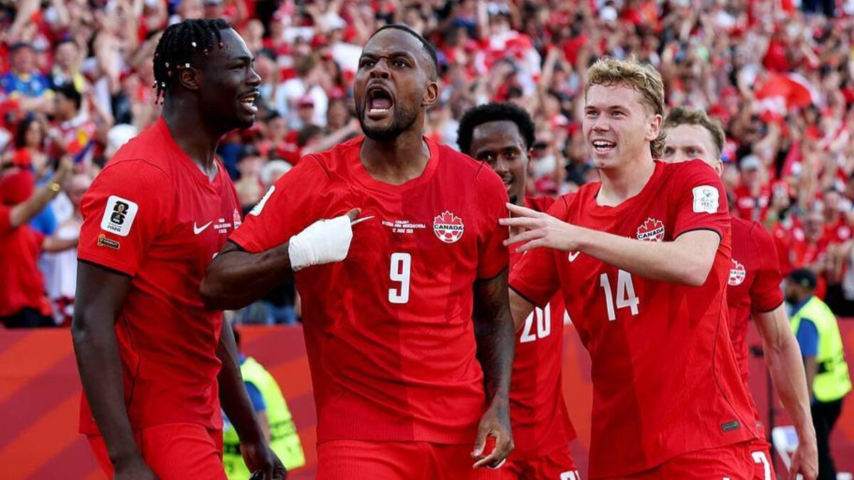  Cyle Larin (middle) scored one of the biggest goals in Canadian soccer history. | Charlotte Wilson/Getty Images 