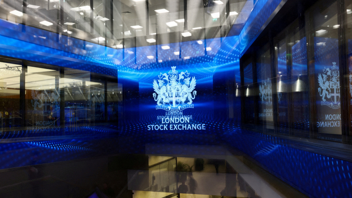 FILE PHOTO: A screen displays the logo of the London Stock Exchange at their headquarters in London, Britain January 19, 2026. REUTERS/Jack Taylor/File Photo