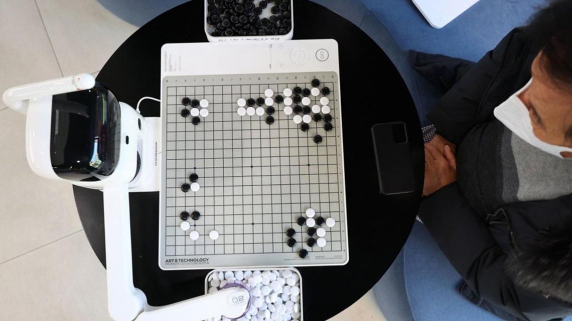 South Korea retailers deploy robots to reshape shopping experience 