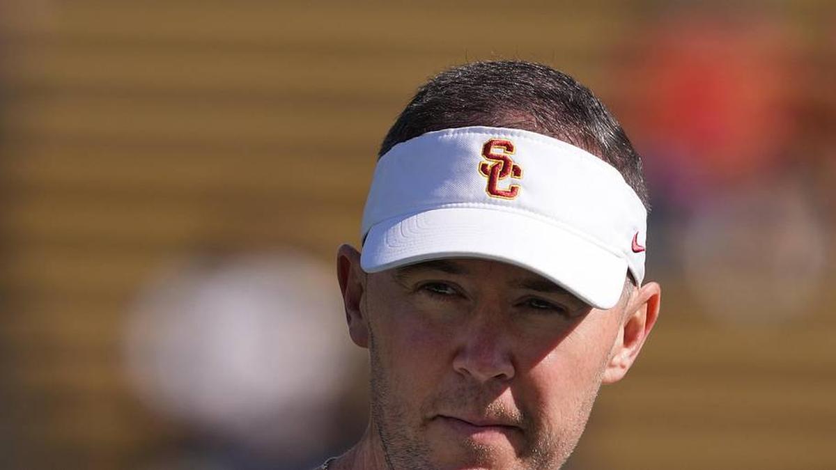  Oct 28, 2023; Berkeley, California, USA; USC Trojans head coach Lincoln Riley walks on the field before a game against the California Golden Bears at California Memorial Stadium. Mandatory Credit: Darren Yamashita-Imagn Images | Darren Yamashita-Imagn Images 