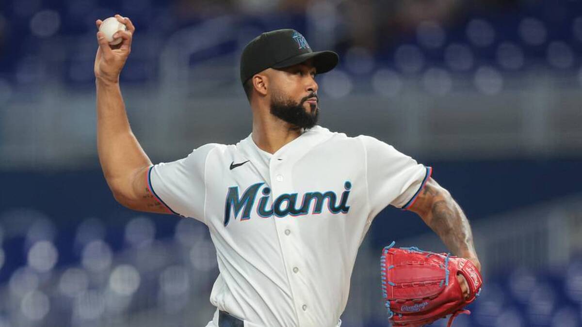  May 21, 2026; Miami, Florida, USA; Miami Marlins starting pitcher Sandy Alcantara (22) delivers a pitch against the Atlanta Braves during the first inning at loanDepot Park. | Sam Navarro-Imagn Images 