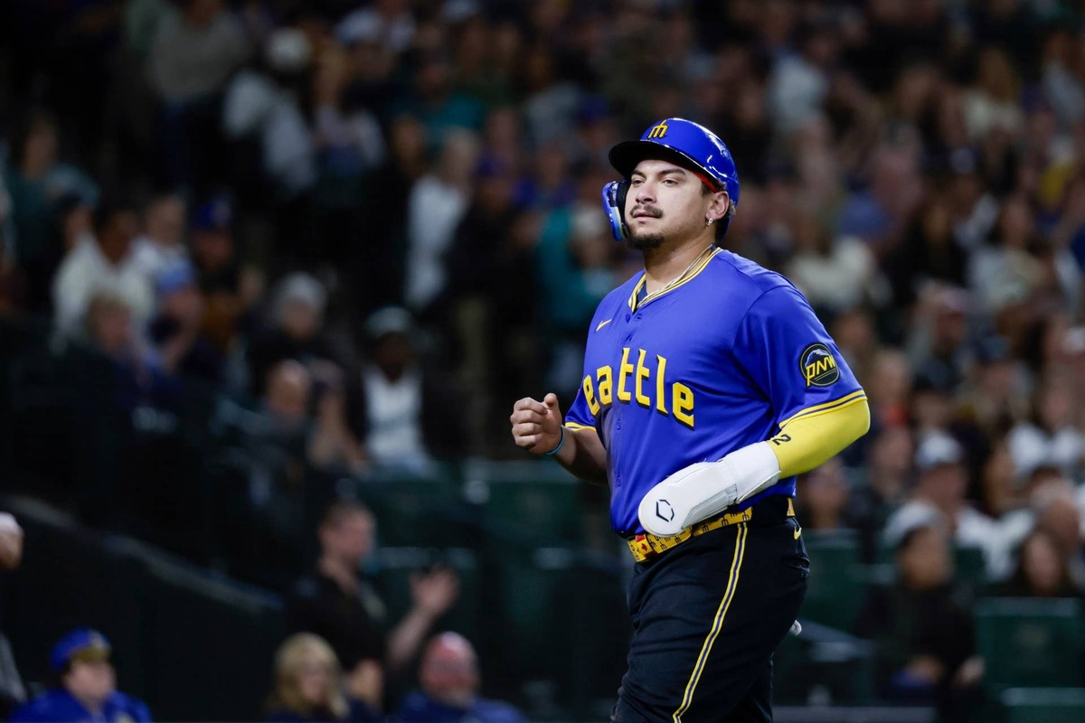  Seattle Mariners first baseman Josh Naylor (12) © Joe Nicholson-Imagn Images