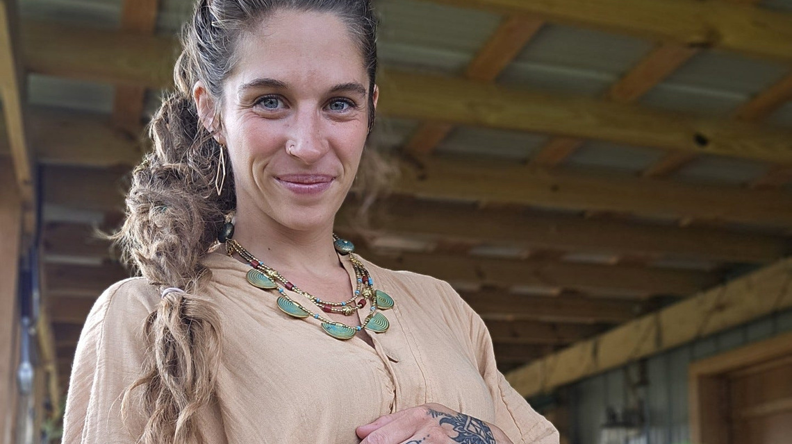 Some pregnant women are trying 'free births.' Doctors are worried.