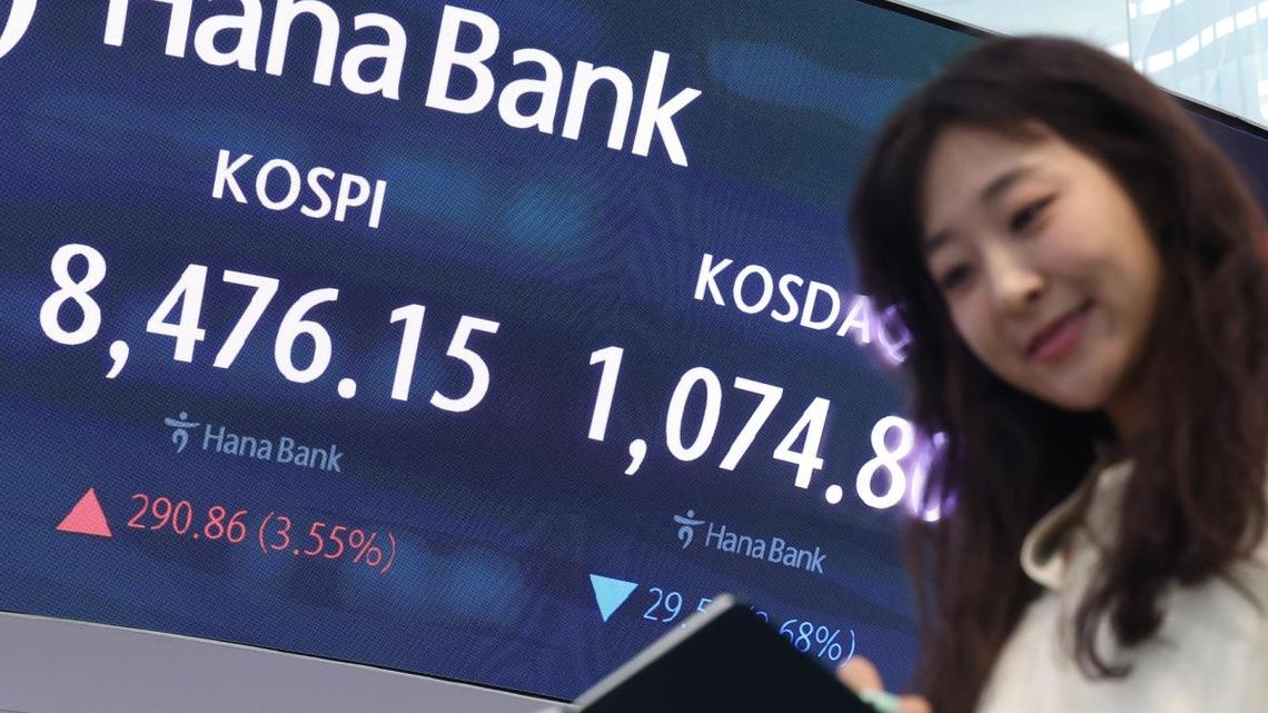 Seoul shares close at new high on tech rally, Mideast optimism 