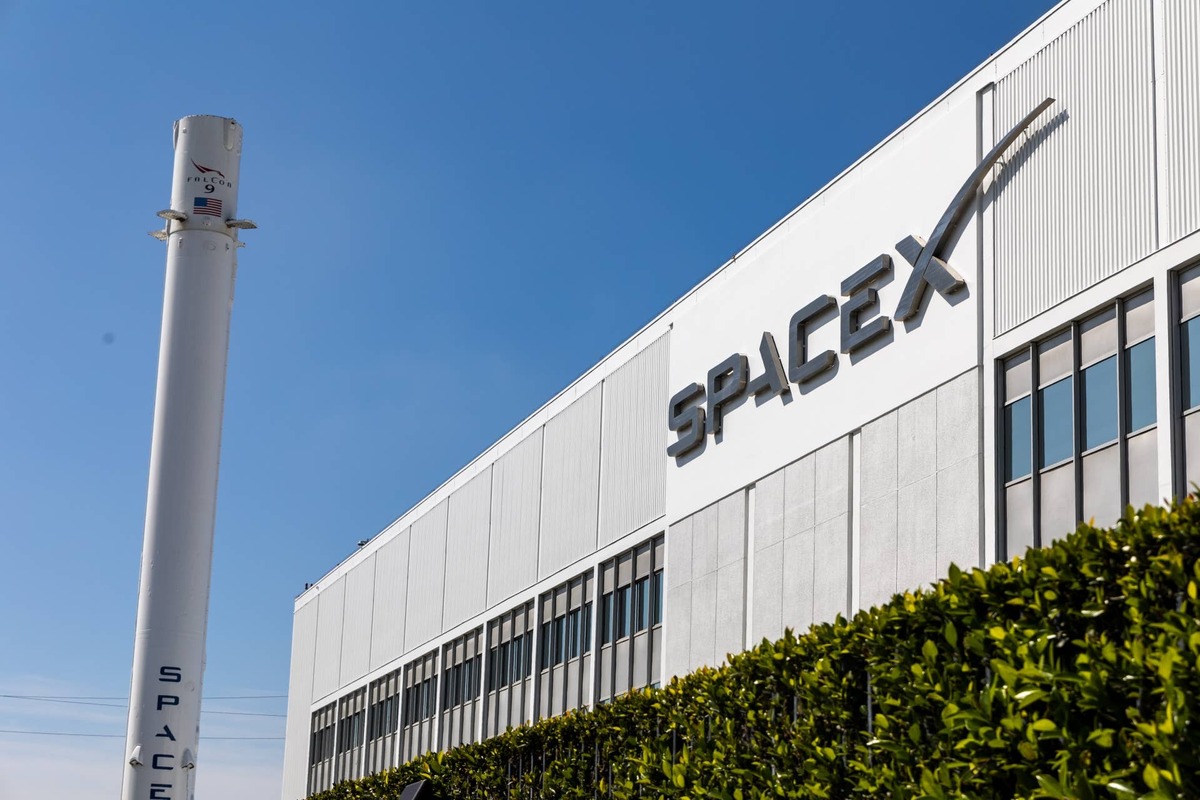  SpaceX shares have retreated from their post-IPO peak, and one satellite company has fallen further. 