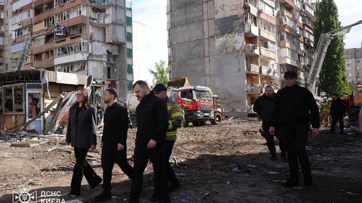 Ukraine's President Volodymyr Zelenskiy, Ukrainian Prime Minister Yulia Svyrydenko and Ukrainian Minister of Internal Affairs Ihor Klymenko visit the site of an apartment building damaged during yesterday's Russian missile and drone strike, amid Russia's attack on Ukraine, in Kyiv, Ukraine in this handout picture released May 15, 2026. Press service of the State Emergency Service of Ukraine in Kyiv/Handout via REUTERS ATTENTION EDITORS - THIS IMAGE HAS BEEN SUPPLIED BY A THIRD PARTY. WATERMARK FROM SOURCE. MANDATORY CREDIT. BEST QUALITY AVAILABLE.