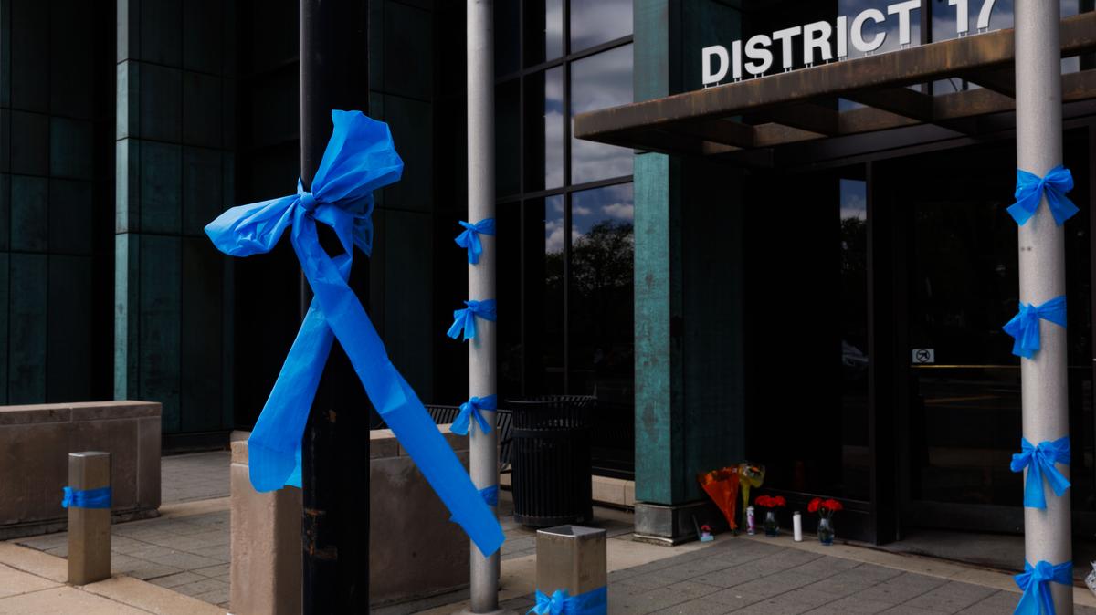 Flowers and ribbons sit outside the 17th District station after police Officer John Bartholomew was fatally shot and another officer was wounded Saturday at Endeavor Health Swedish Hospital in Chicago, April 28, 2026. (Armando L. Sanchez/Chicago Tribune/TNS)