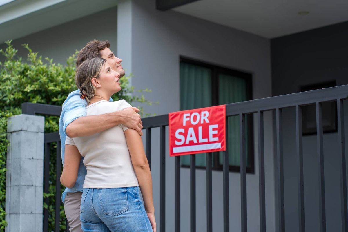  Redfin says U.S. home prices crossed $400,000 as buyers pulled back 