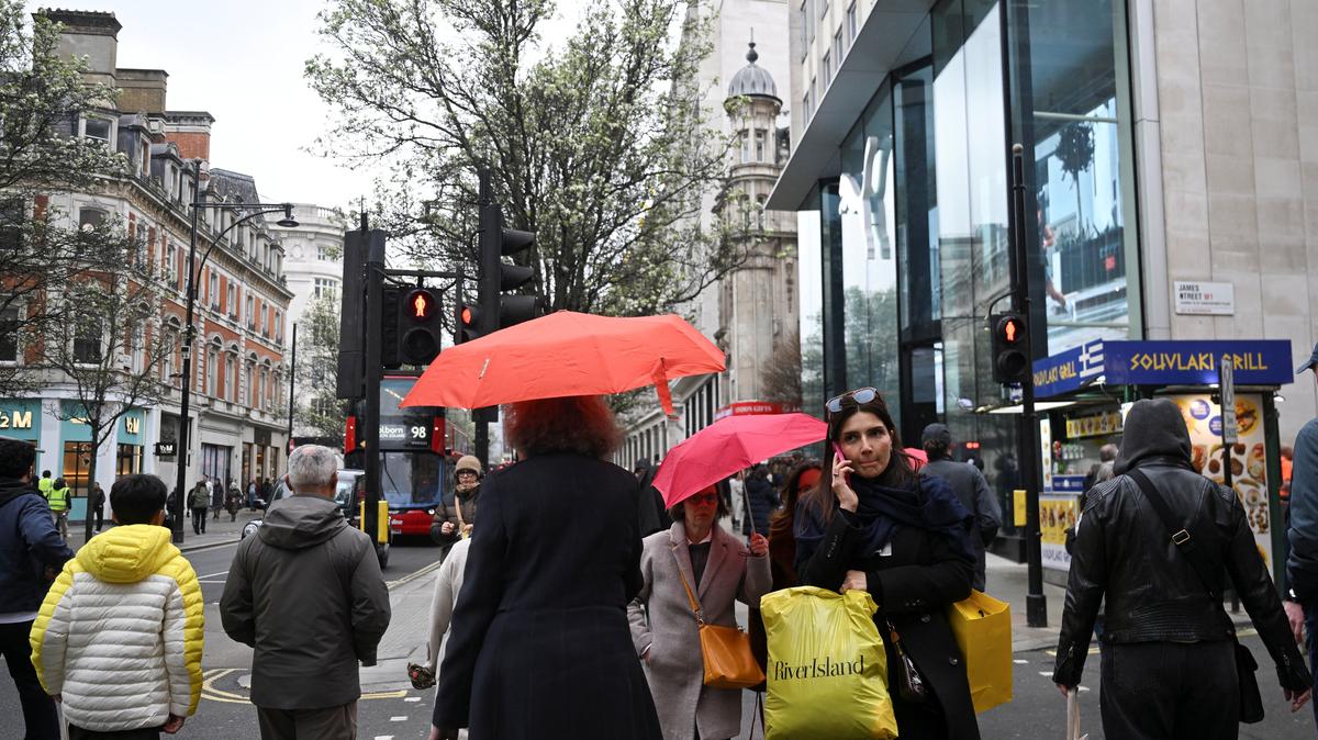 People walk on Oxford Street in London, Britain, March 27, 2026. REUTERS/Jaimi Joy/File Photo
