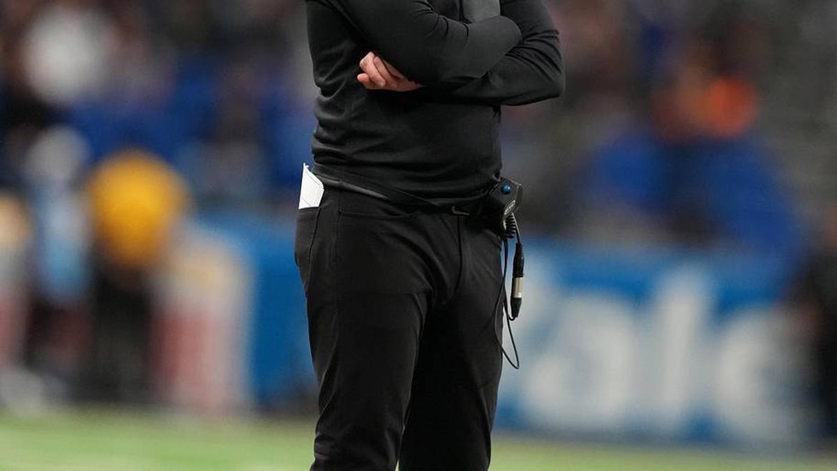  Dec 30, 2025; San Antonio, TX, USA; Southern California Trojans head coach Lincoln Riley watches from the sidelines against the TCU Horned Frogs in the first half during the Alamo Bowl at Alamodome. Mandatory Credit: Kirby Lee-Imagn Images | Kirby Lee-Imagn Images 