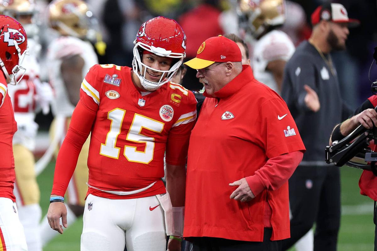  LAS VEGAS, NEVADA - FEBRUARY 11: Patrick Mahomes #15 of the Kansas City Chiefs talks with head coach Andy Reid before Super Bowl LVIII against the San Francisco 49ers at Allegiant Stadium on February 11, 2024 in Las Vegas, Nevada. (Photo by Harry How/Getty Images) 
