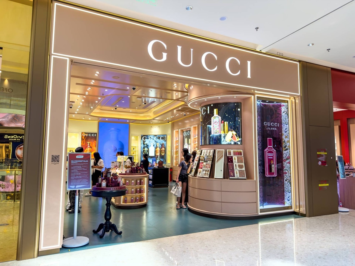  Kering enters a beauty licensing agreement with Gucci and L'Oréal. 