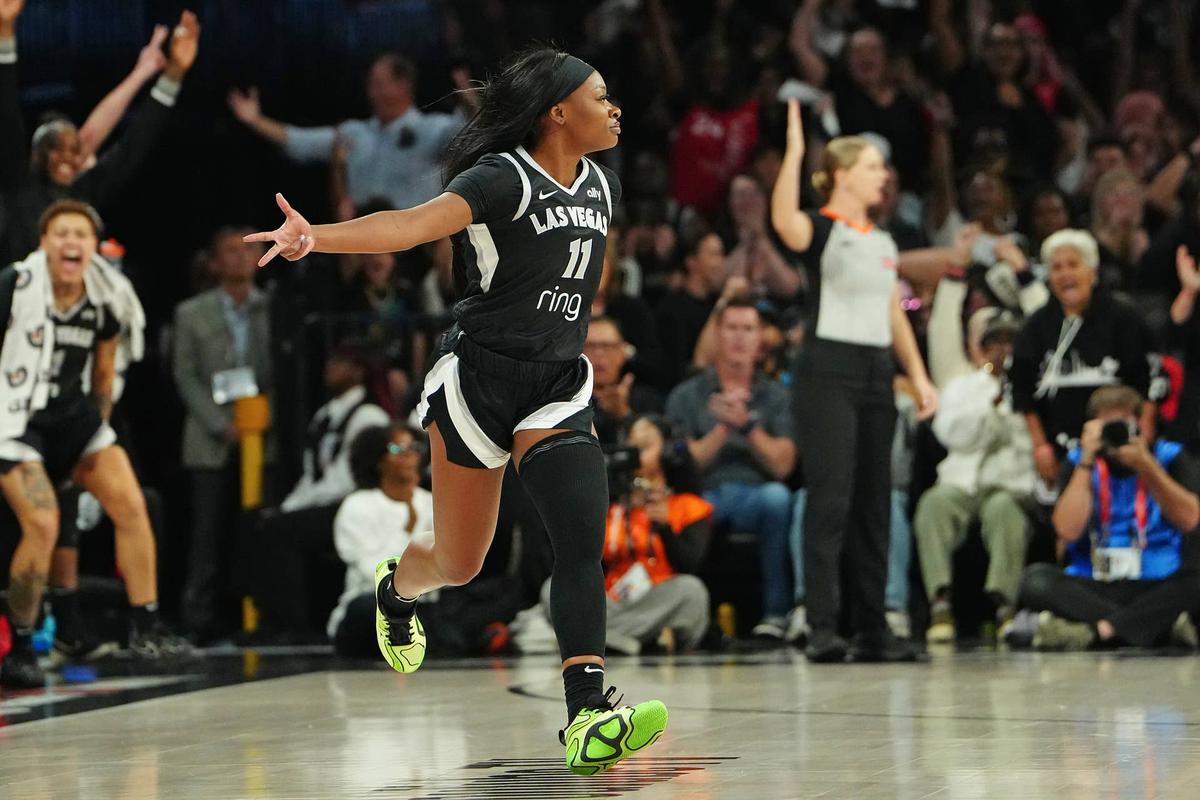  Las Vegas Aces guard Dana Evans (11) Stephen R. Sylvanie-Imagn Images